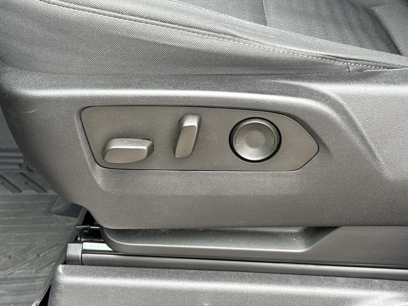 2023 Chevrolet Silverado 1500 RST - Photo 15