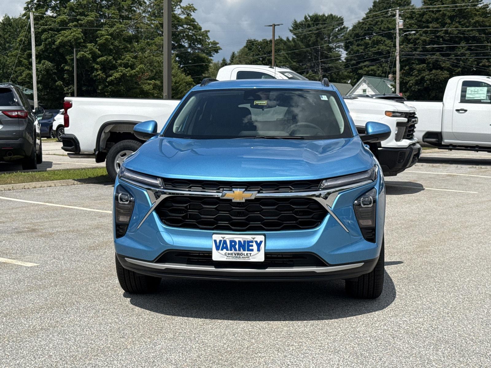 2025 Chevrolet Trax LT photo 2