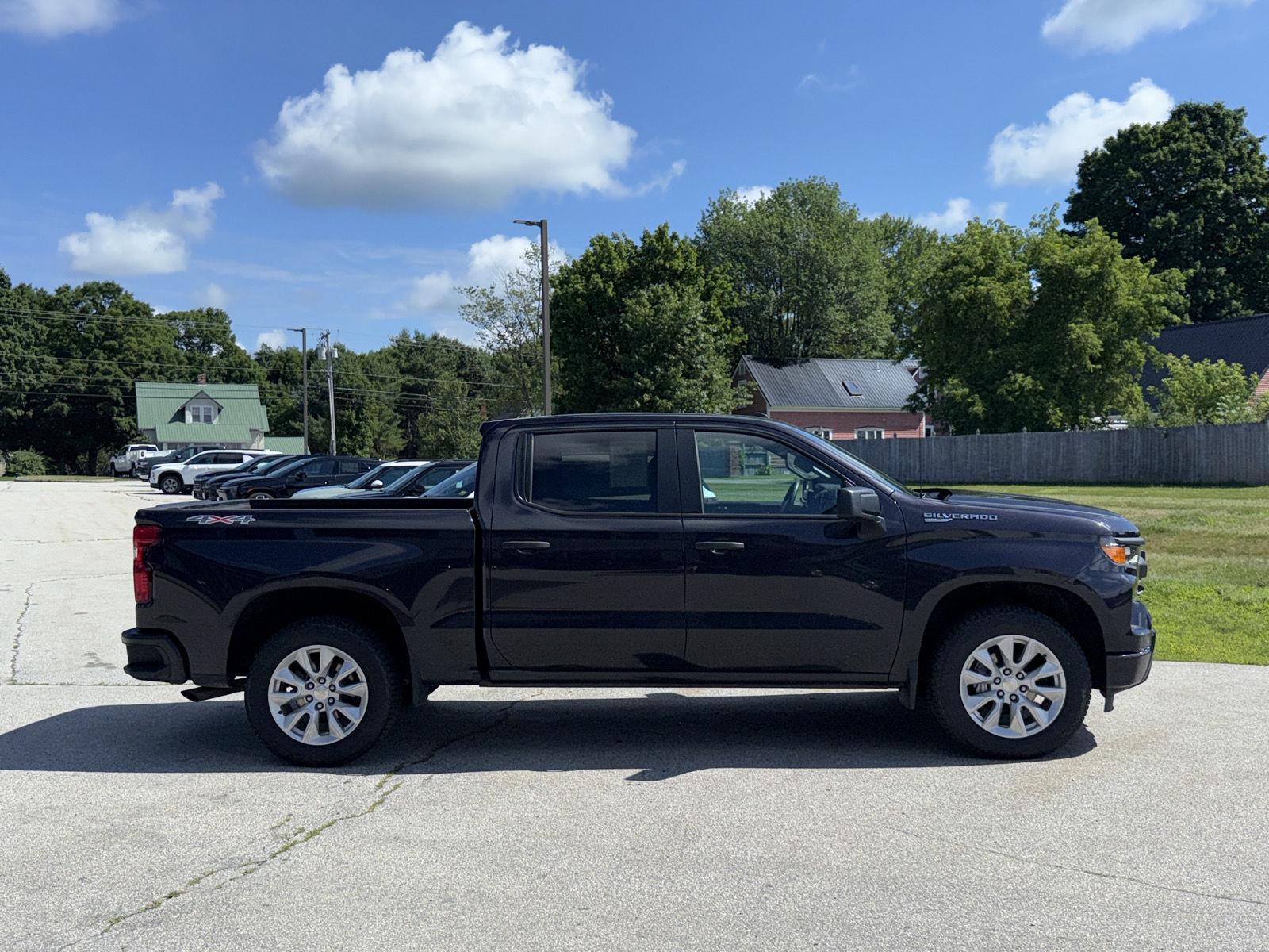 2023 Chevrolet Silverado 1500 Custom photo 4