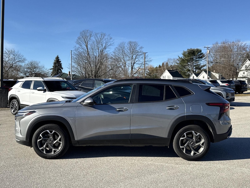 Used 2024 Chevrolet Trax LT SUV