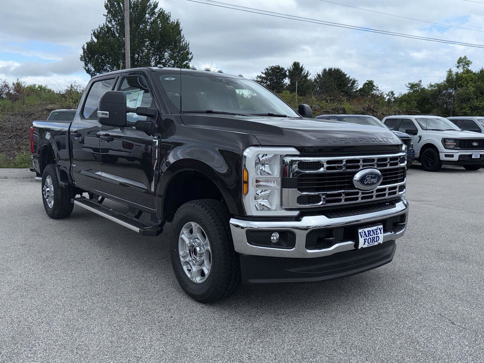 2025 Ford F-350 XLT photo 4