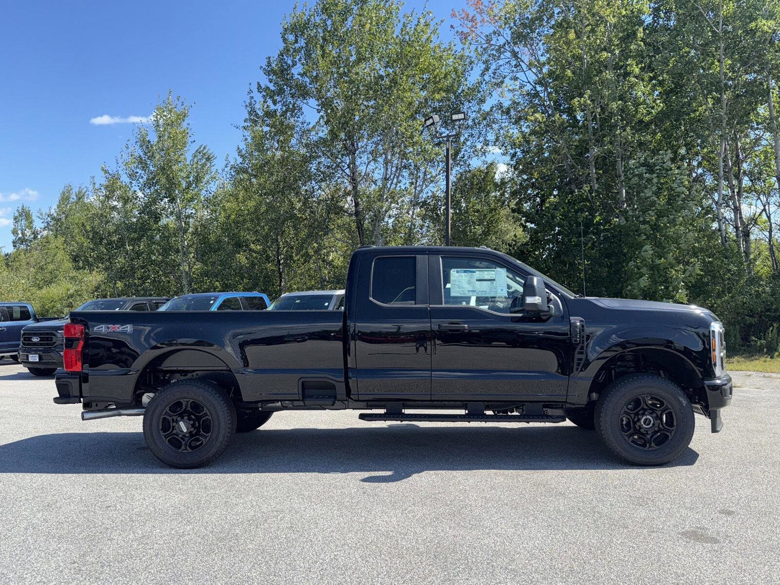 2025 Ford F-350 XL photo 4