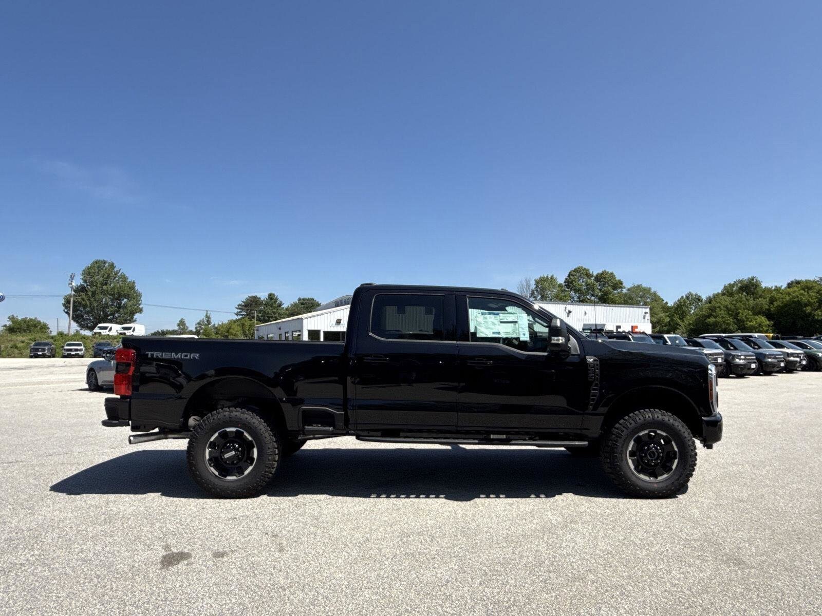 2025 Ford F-350 XLT photo 3