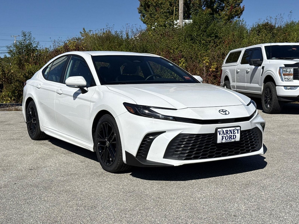 Used 2025 Toyota Camry SE Sedan