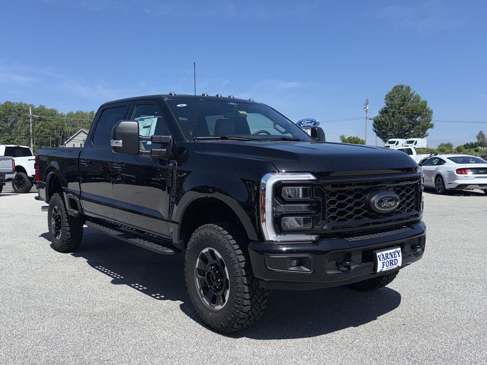2025 Ford F-350 XLT photo 2