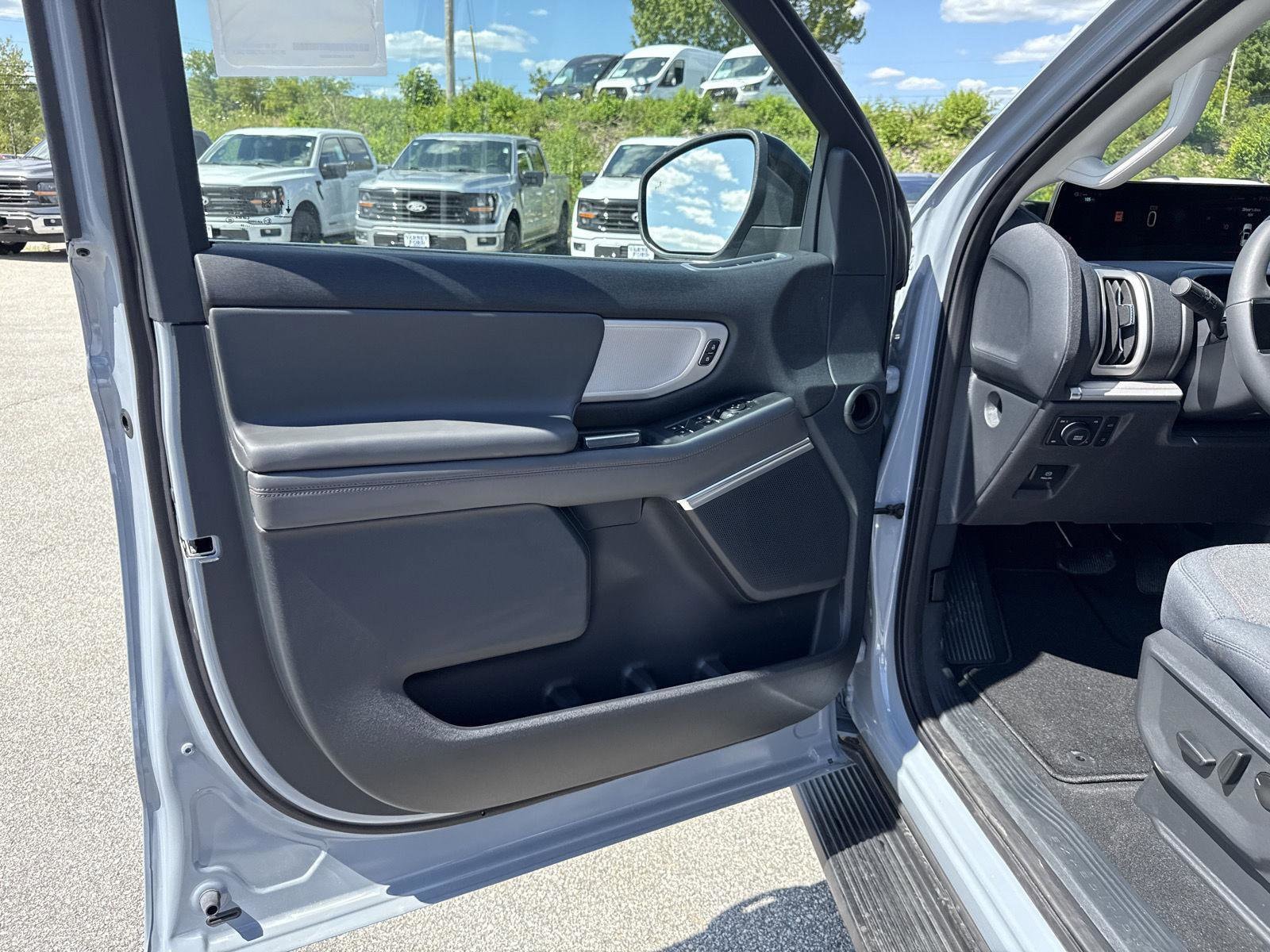 2025 Ford Expedition Active - Photo 10