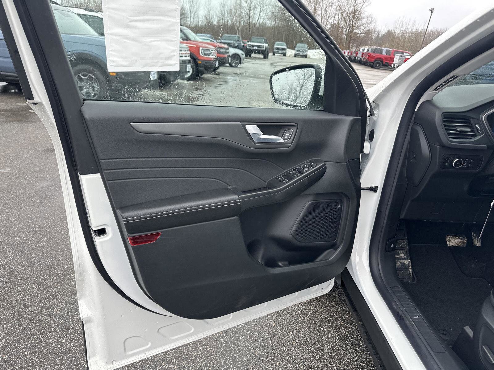 2025 Ford Escape Plug-in hybrid PHEV - Photo 11