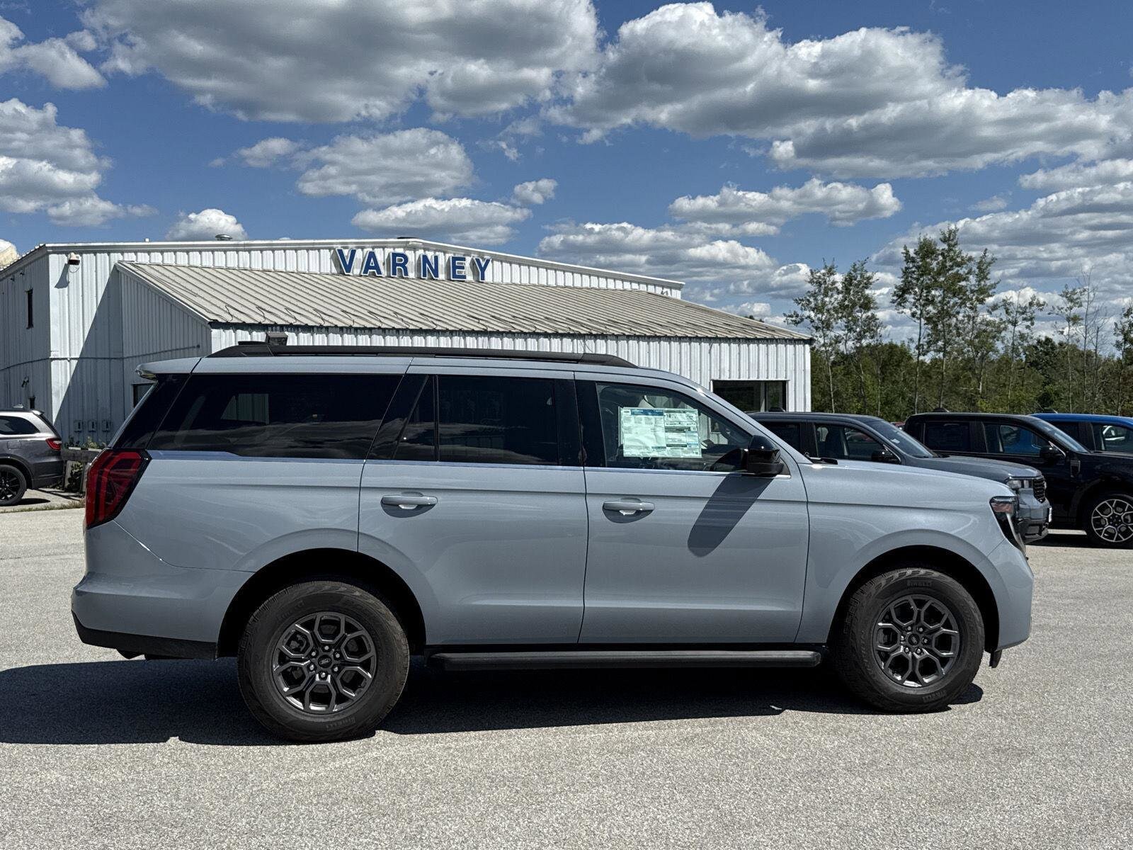 2025 Ford Expedition photo 4