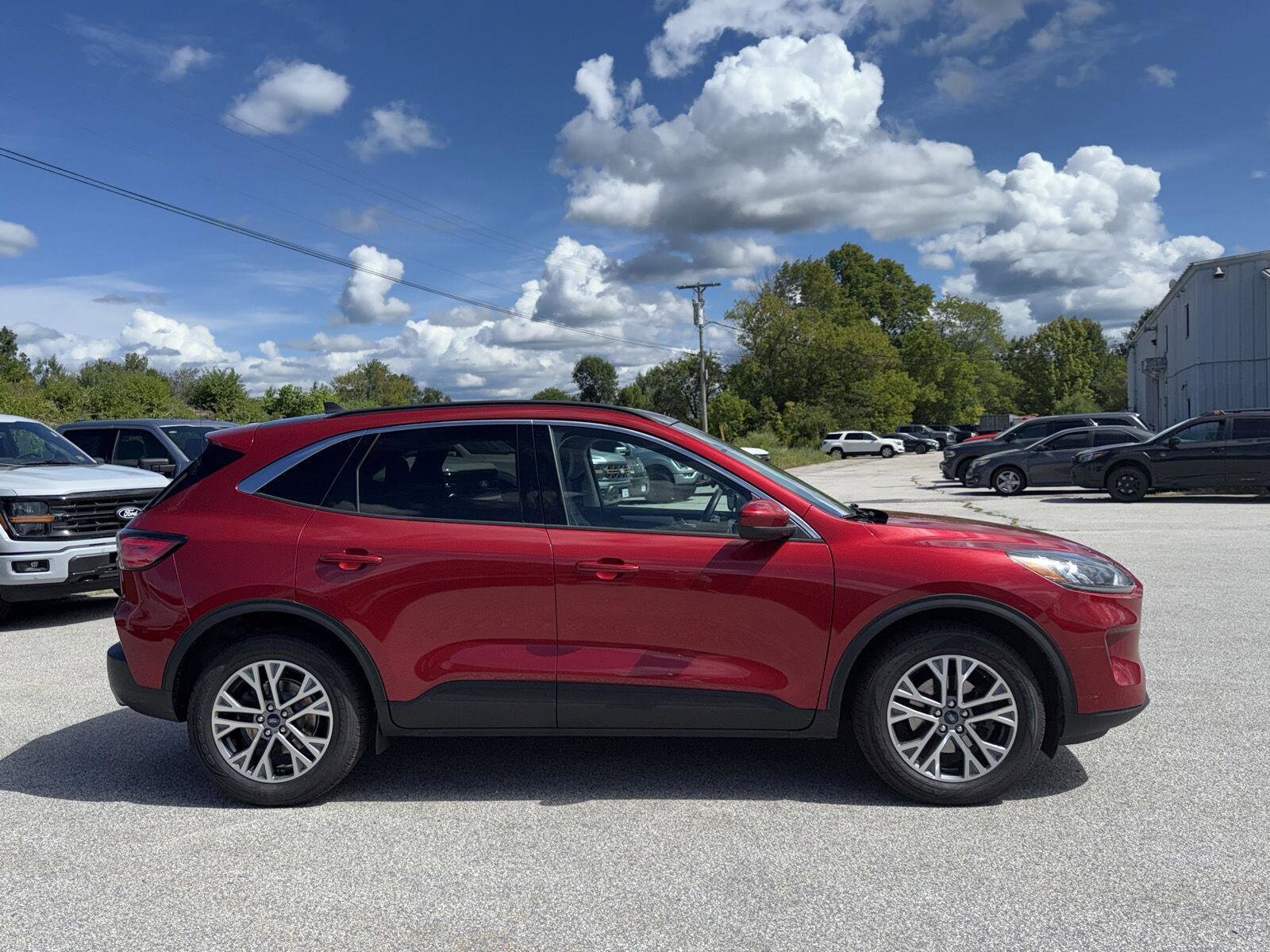 2022 Ford Escape SEL photo 3
