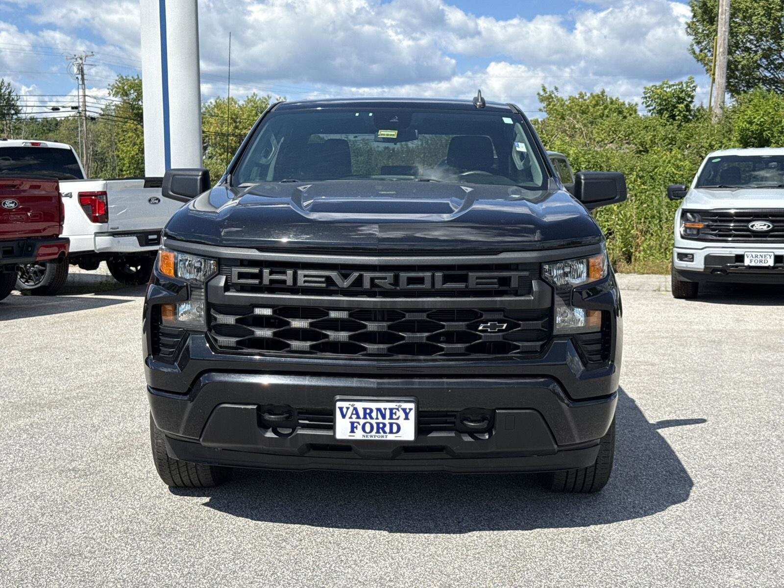 2022 Chevrolet Silverado 1500 Custom photo 2