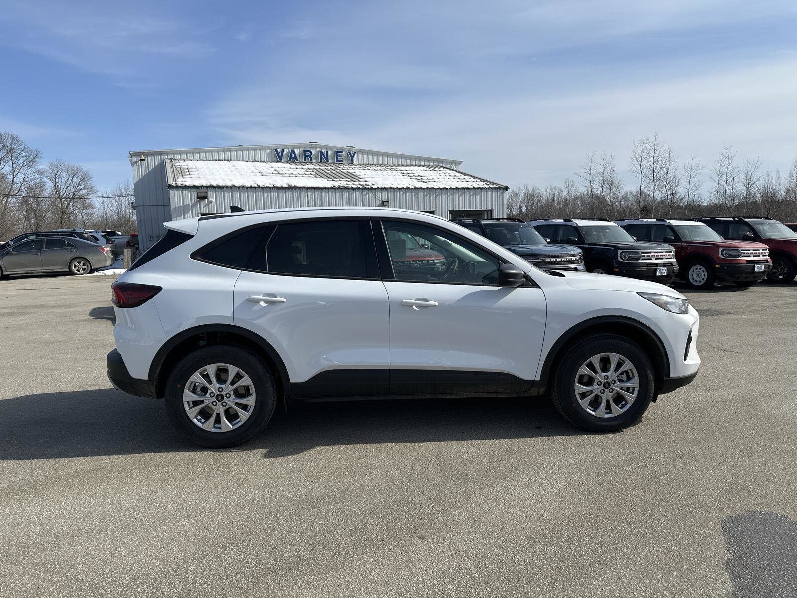 2025 Ford Escape photo 4