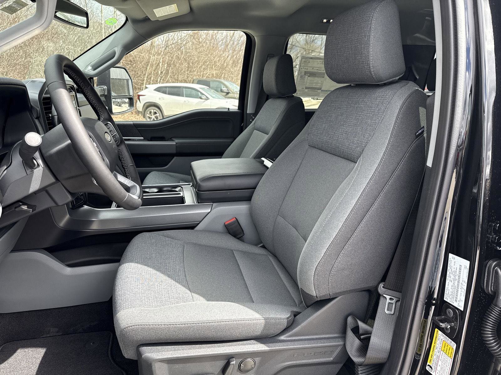 2025 Ford F-150 XLT - Photo 13