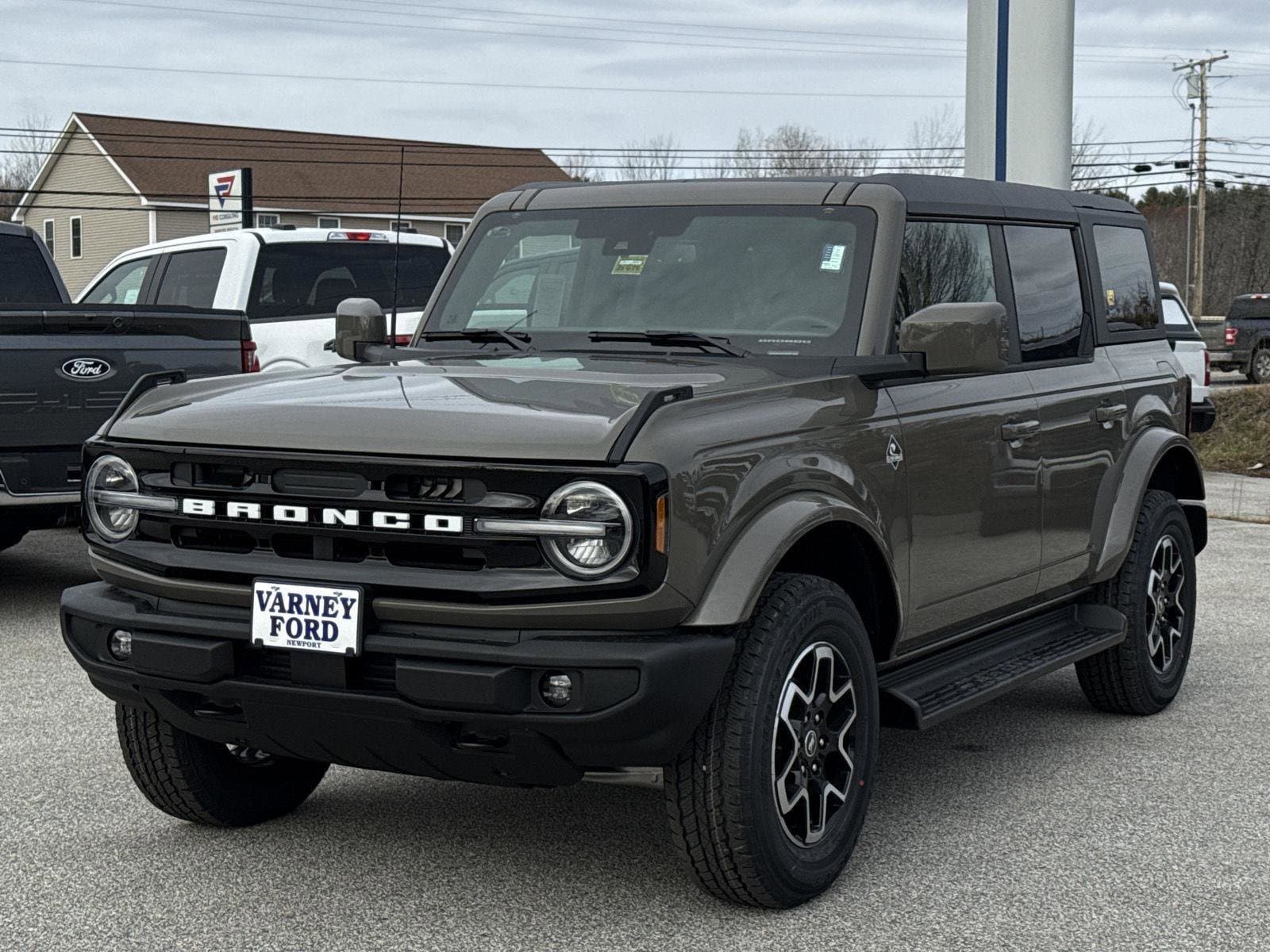 2025 Ford Bronco 4-Door Outer Banks's photo