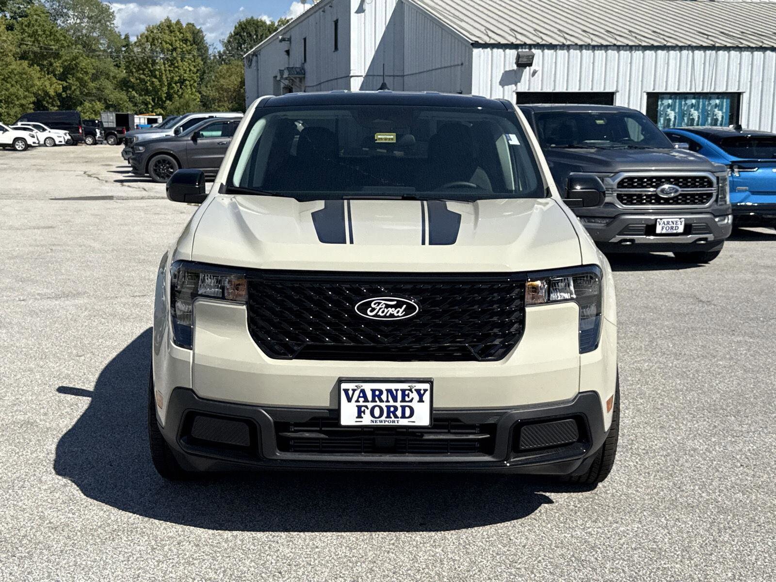 2025 Ford Maverick XLT photo 2