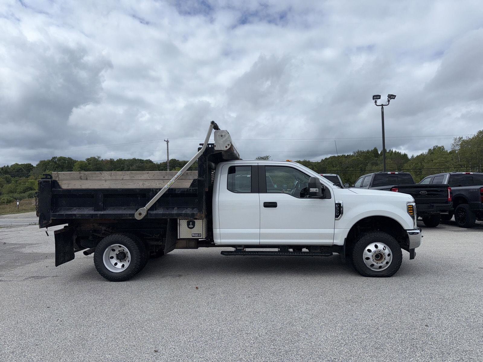 2019 Ford F-350 XL photo 4
