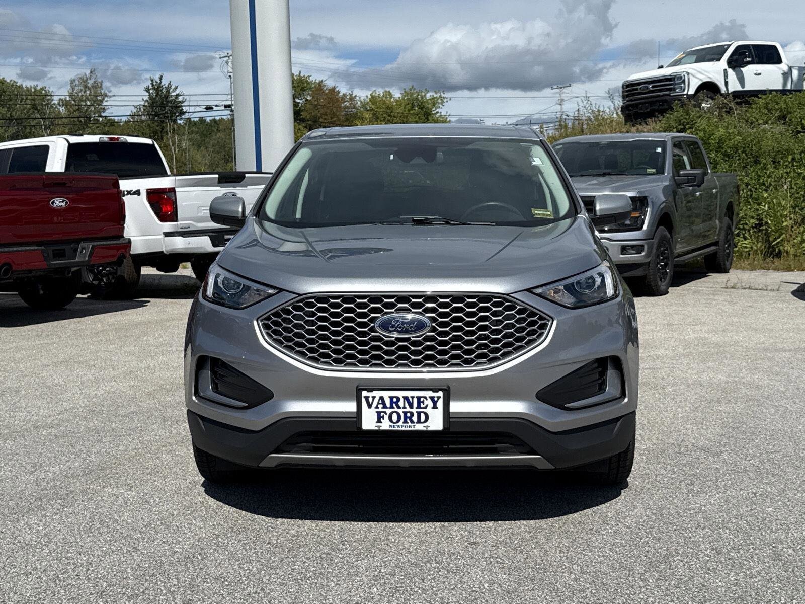 2024 Ford Edge SEL photo 2