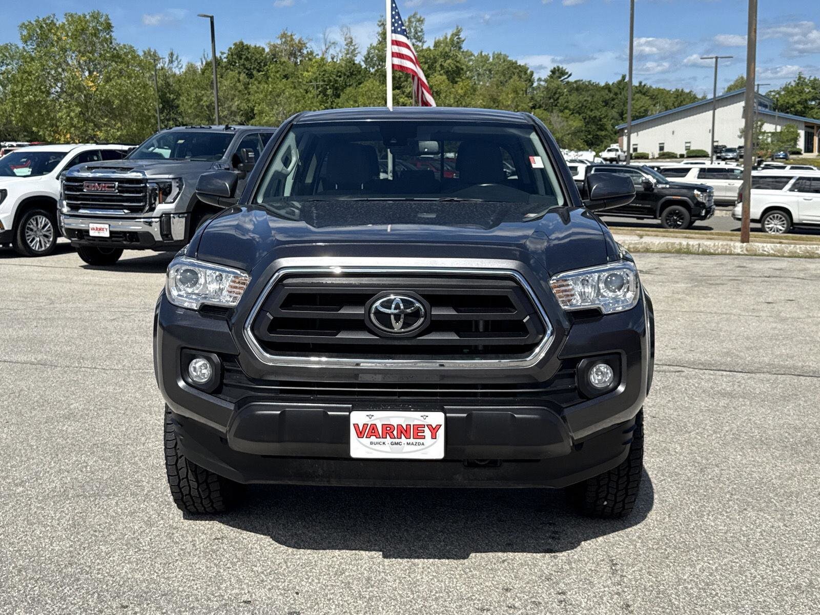 2022 Toyota Tacoma SR5 V6 photo 2