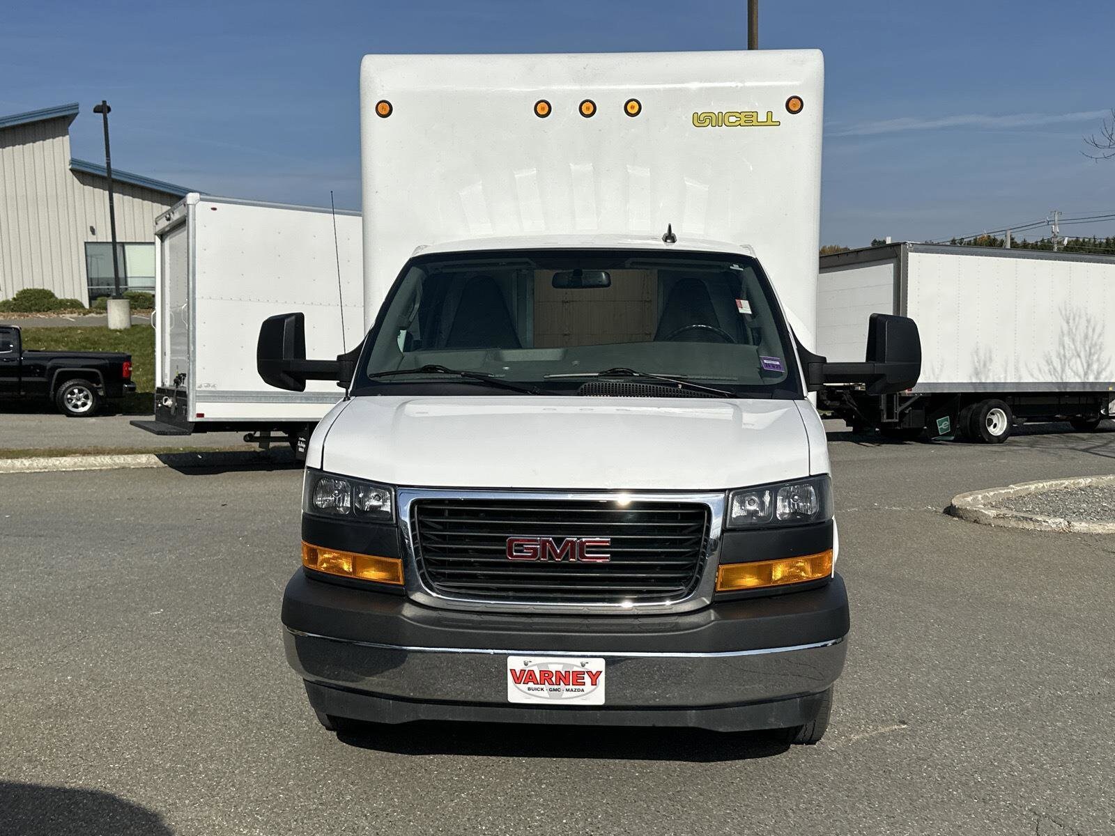 2022 Gmc Savana Cutaway 3500 Base photo 2