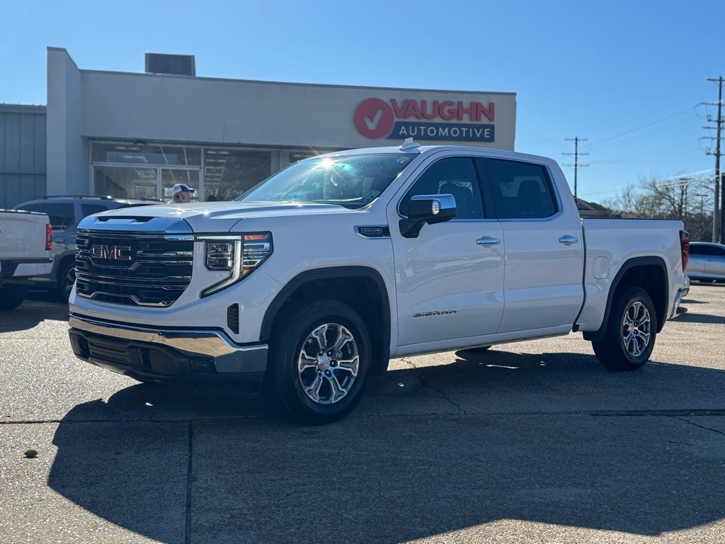 2024 GMC Sierra 1500 SLT's photo