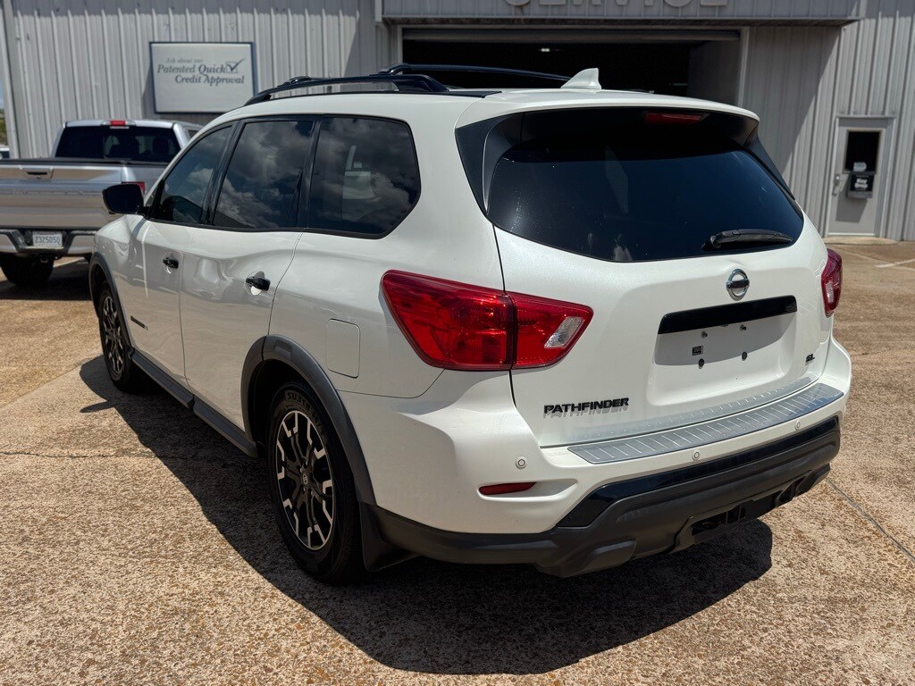 2020 Nissan Pathfinder SL photo 2