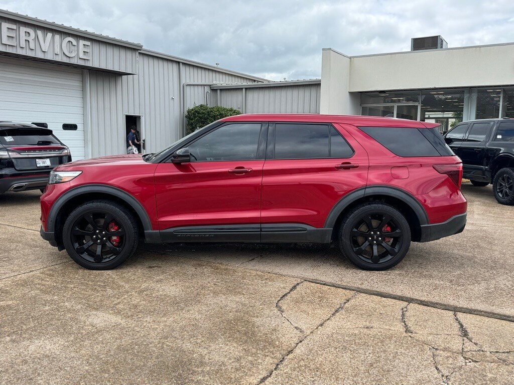2021 Ford Explorer ST photo 2