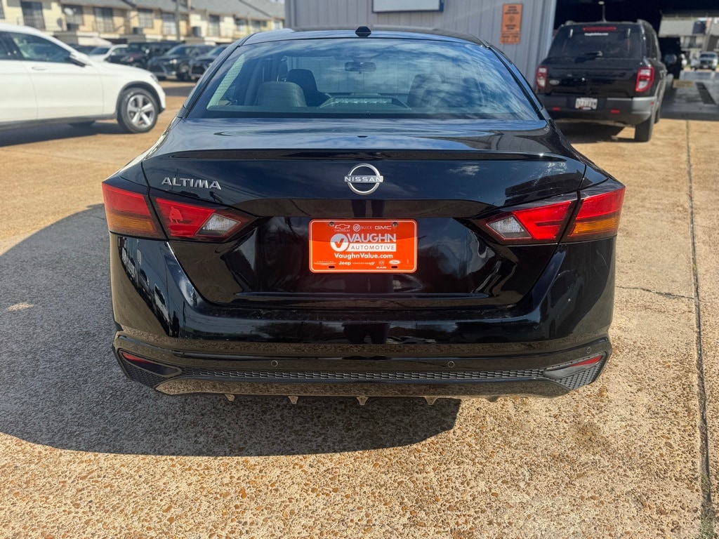 Used 2025 Nissan Altima SV Sedan