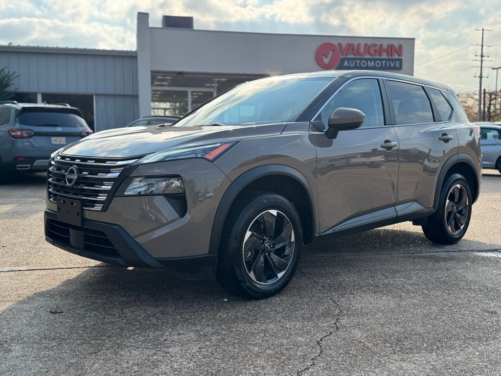 2024 Nissan Rogue SV's photo