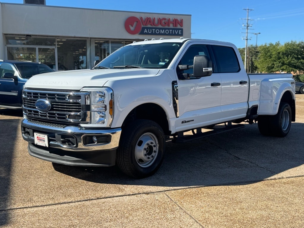 2024 Ford F-350 Super Duty XLT's photo