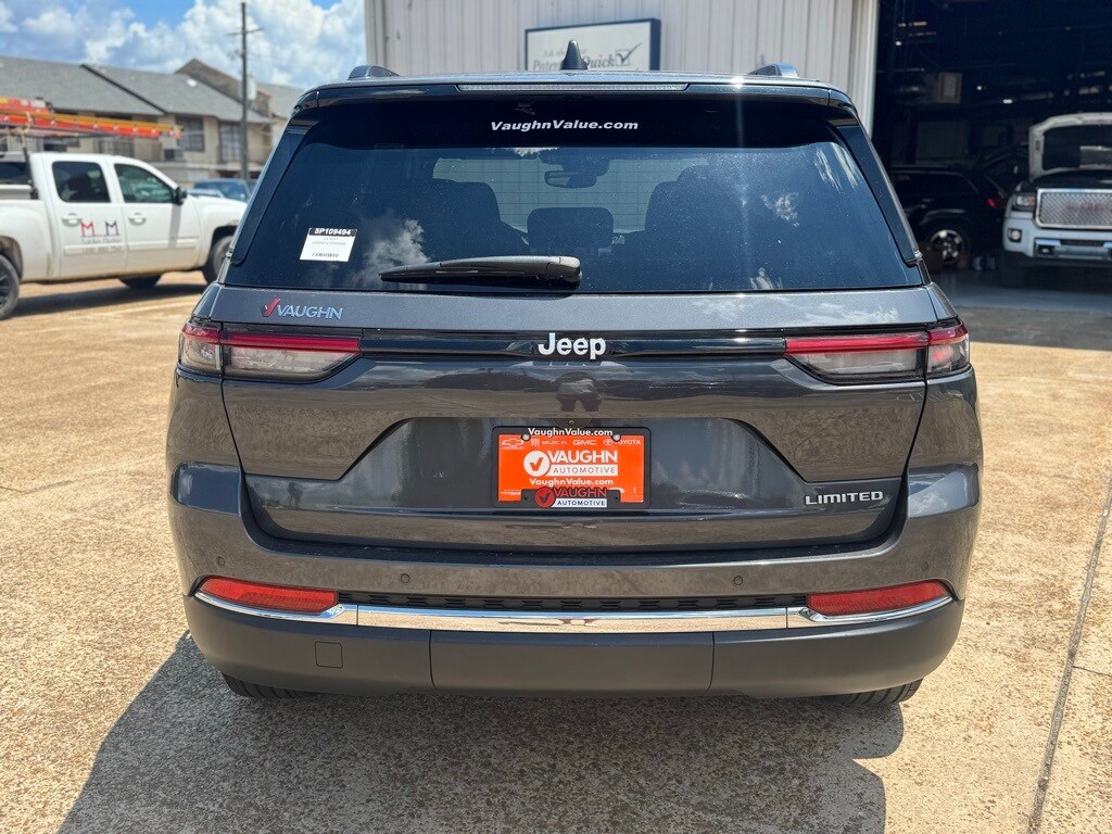 2024 Jeep Grand Cherokee Limited photo 3