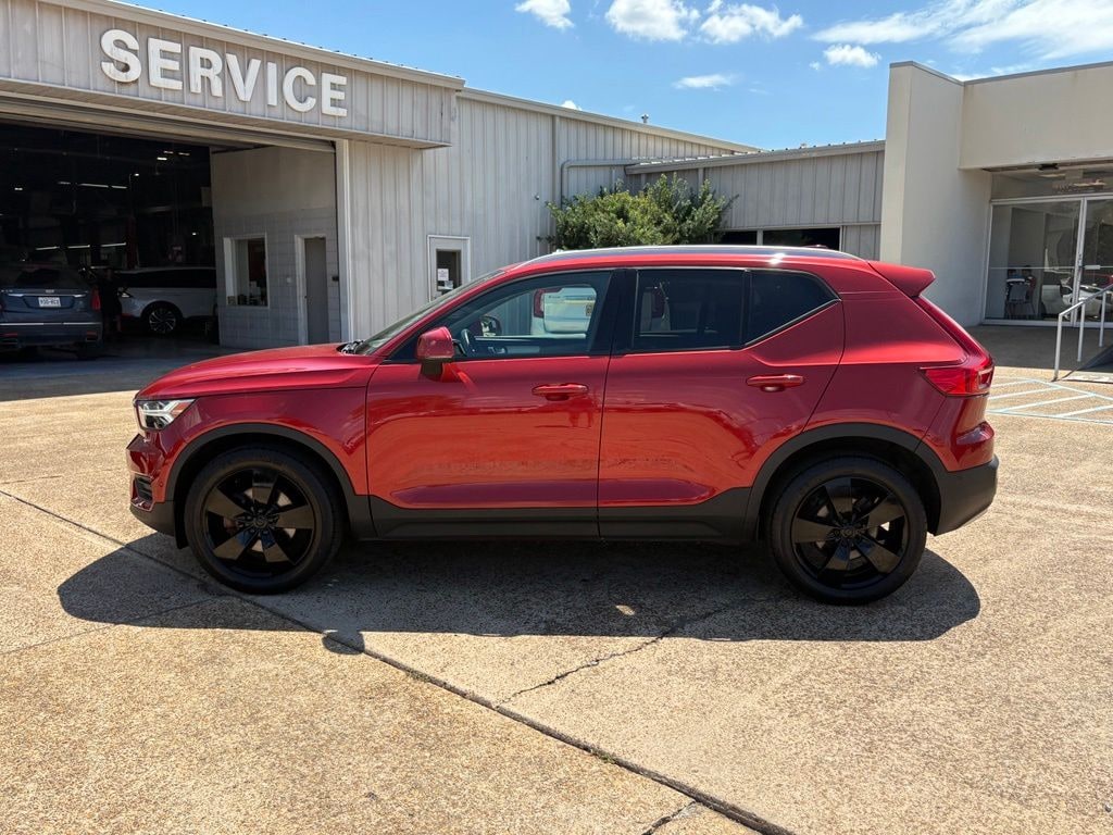 Used 2019 Volvo XC40 T5 Momentum SUV