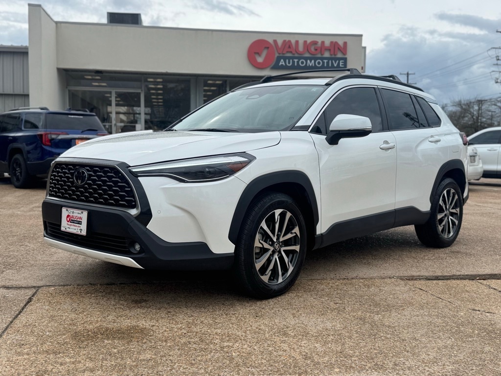 2024 Toyota Corolla Cross XLE's photo