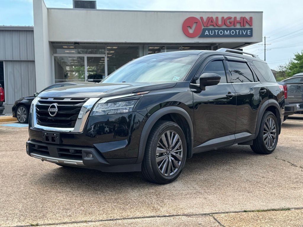 2022 Nissan Pathfinder SL