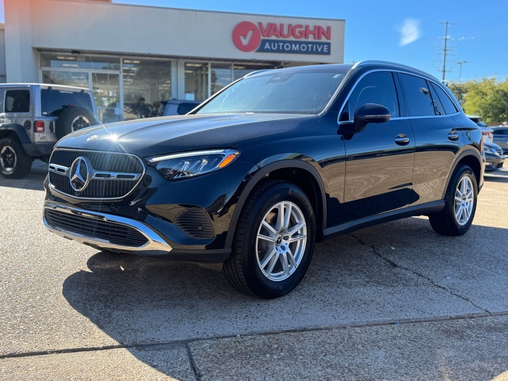 2025 Mercedes-Benz GLC Base's photo