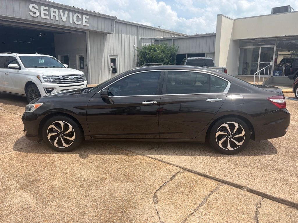 Used 2017 Honda Accord EX-L w/Navi & Honda Sensing Sedan
