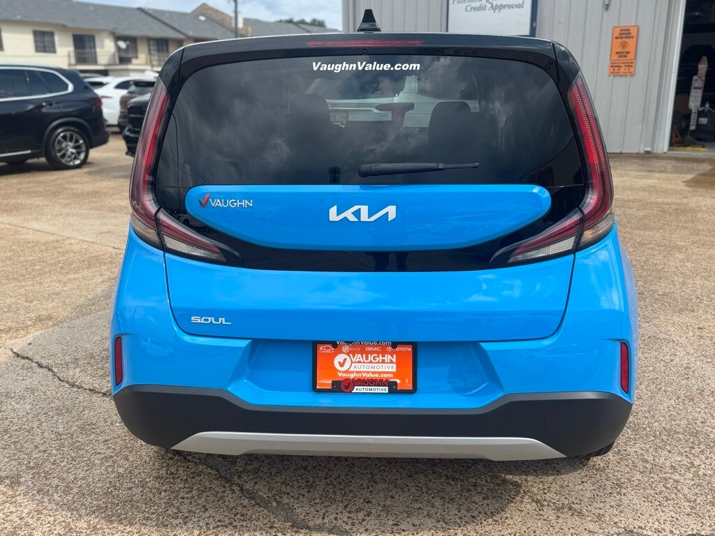 2023 Kia Soul S photo 3