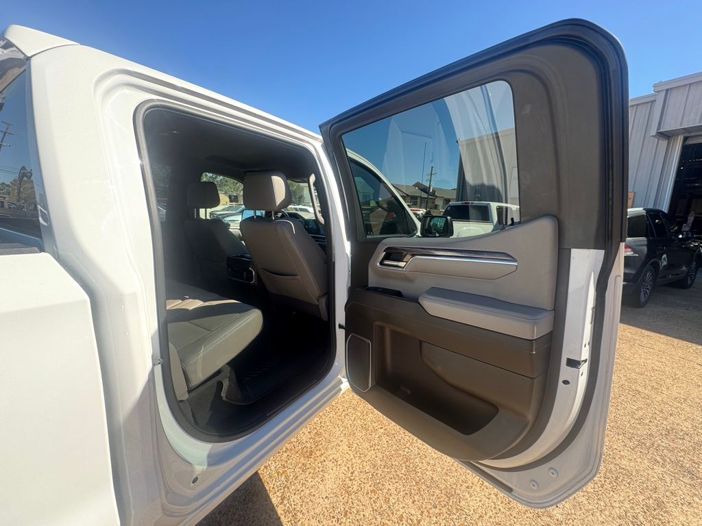 2023 Chevrolet Silverado 1500 LTZ - Photo 18