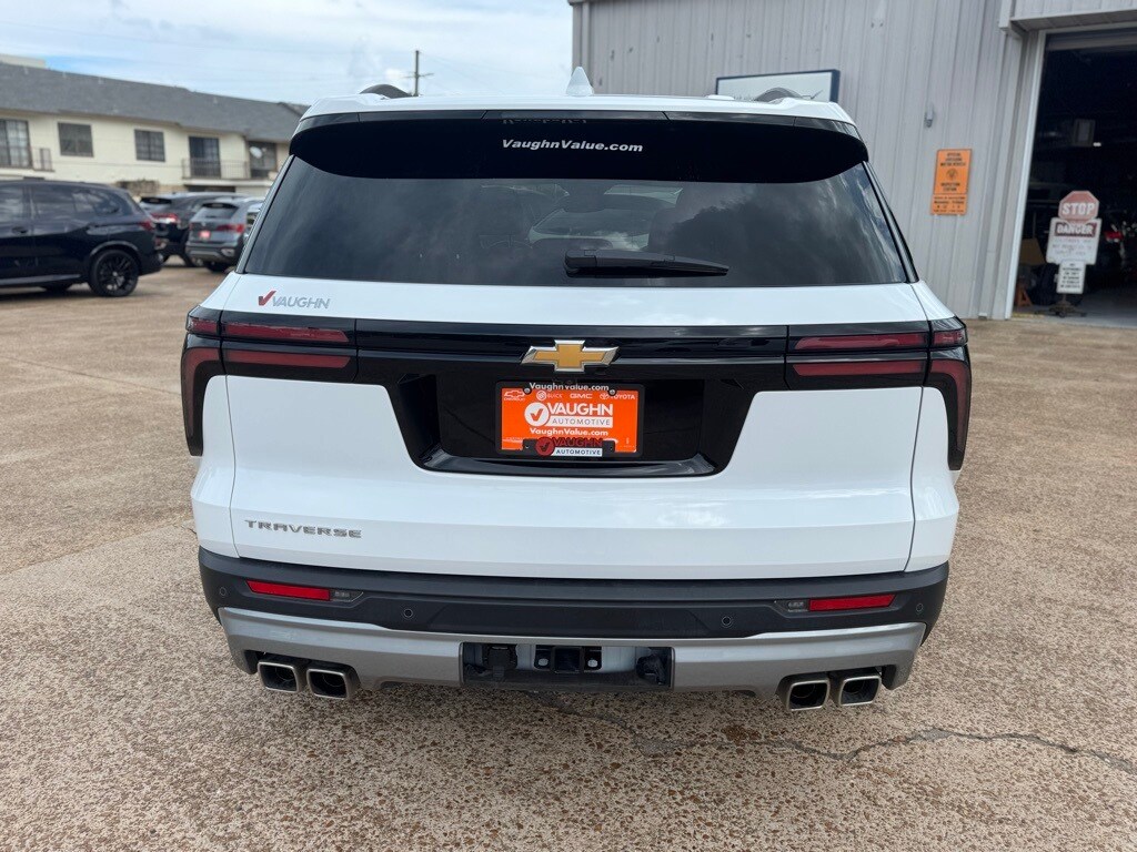2025 Chevrolet Traverse photo 4