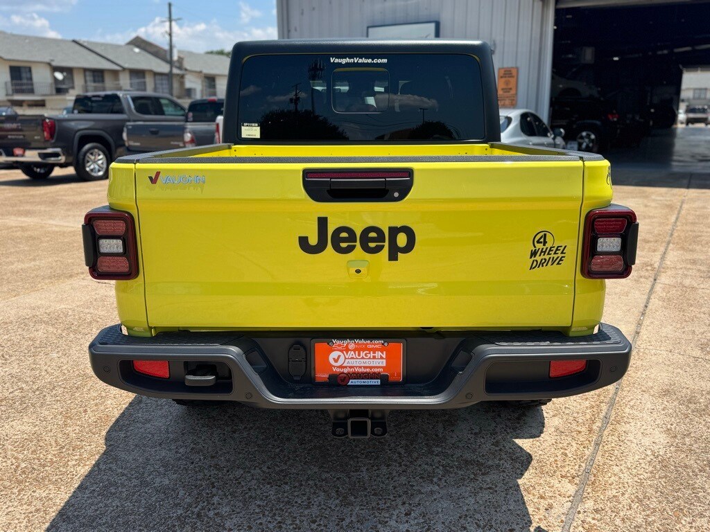2024 Jeep Gladiator Willys photo 3