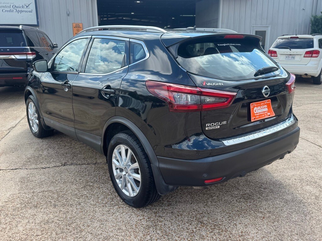 2021 Nissan Rogue Sport SV photo 2