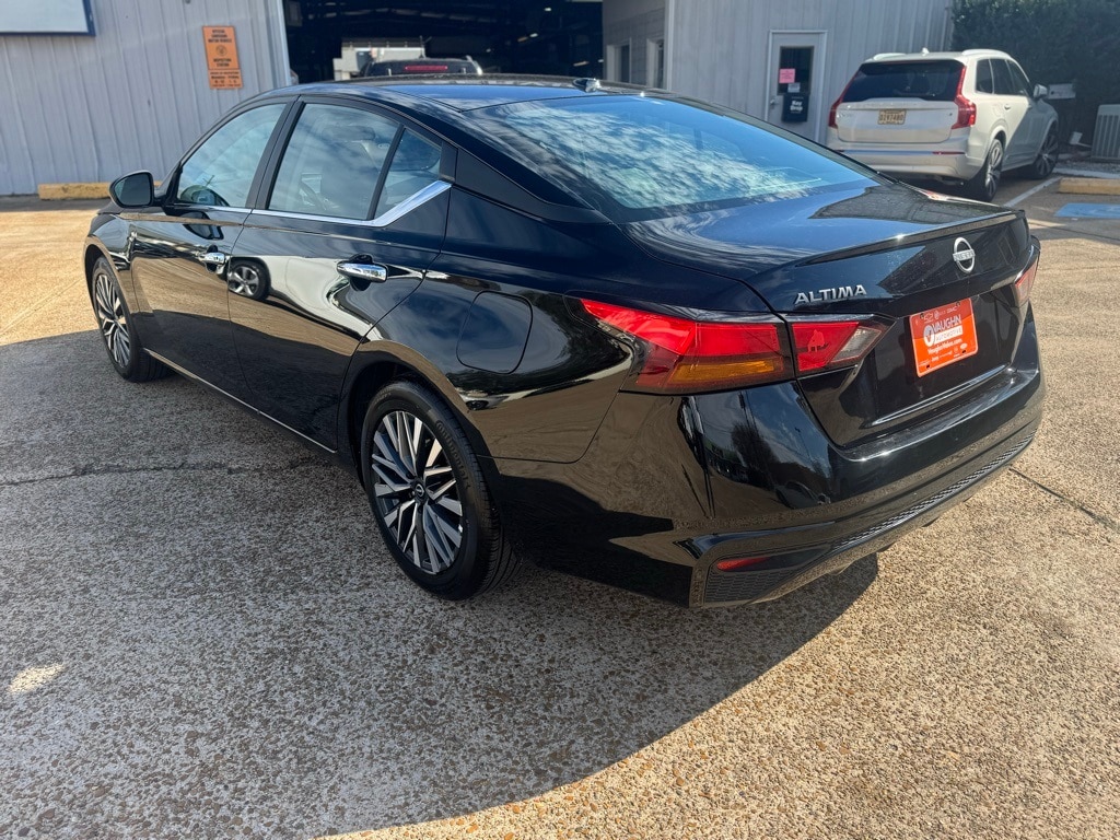 Used 2025 Nissan Altima SV Sedan