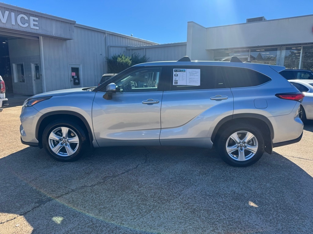 Used 2022 Toyota Highlander LE SUV