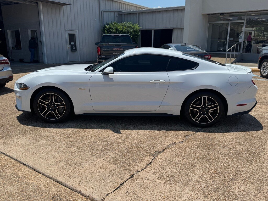 2022 Ford Mustang GT photo 2