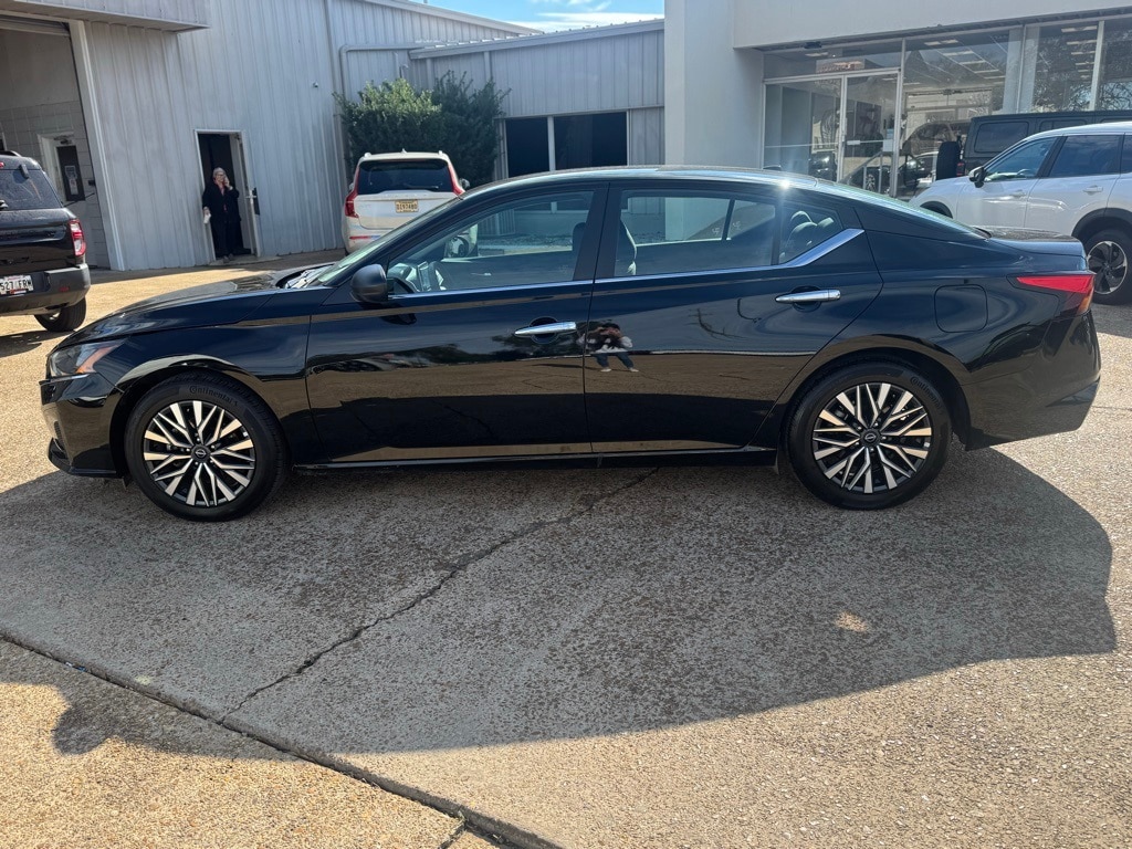 Used 2025 Nissan Altima SV Sedan