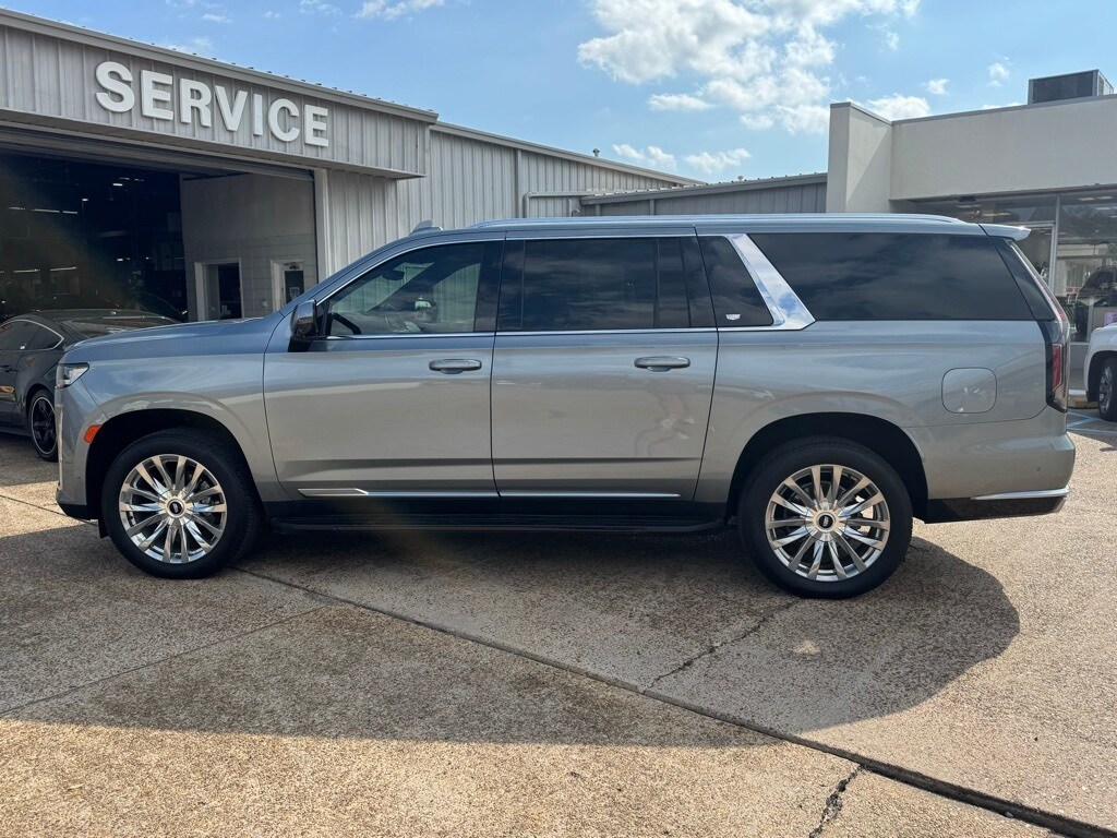 2023 Cadillac Escalade ESV Premium Luxury photo 2