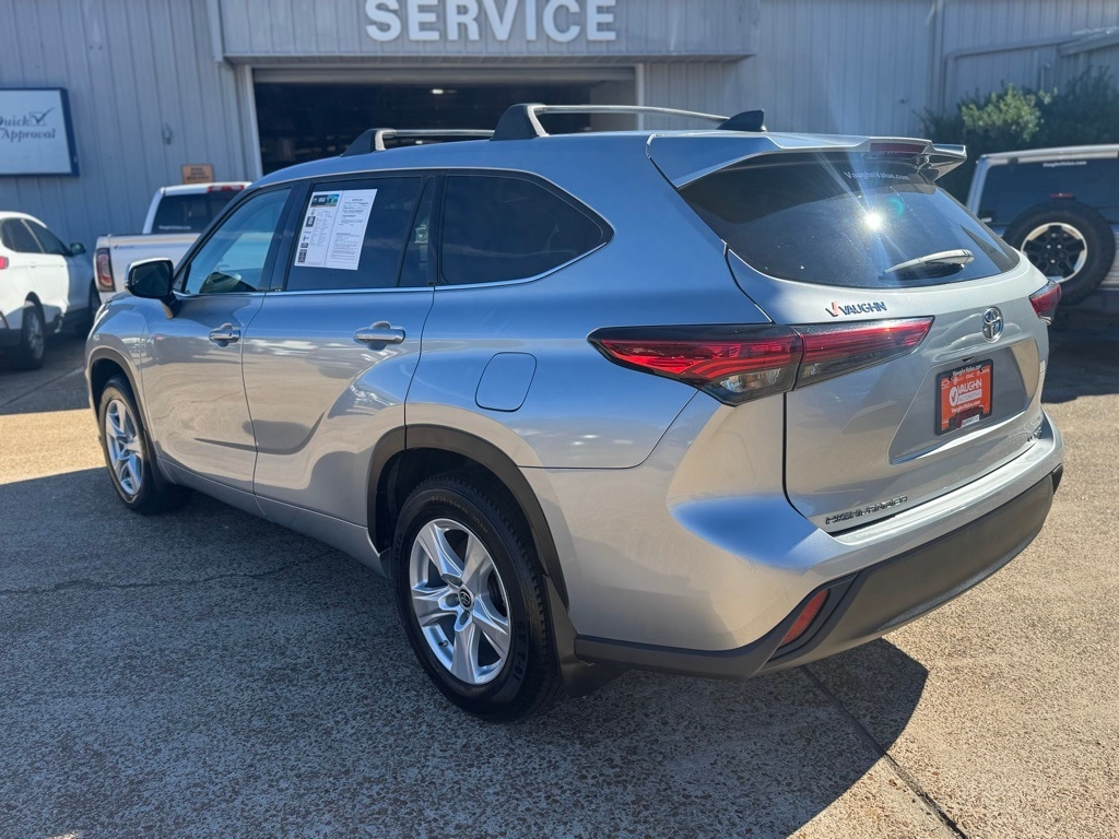 Used 2022 Toyota Highlander LE SUV