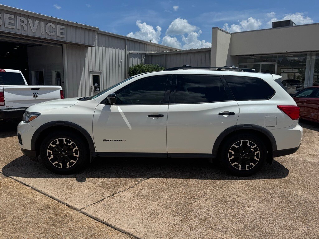 2020 Nissan Pathfinder SL photo 2