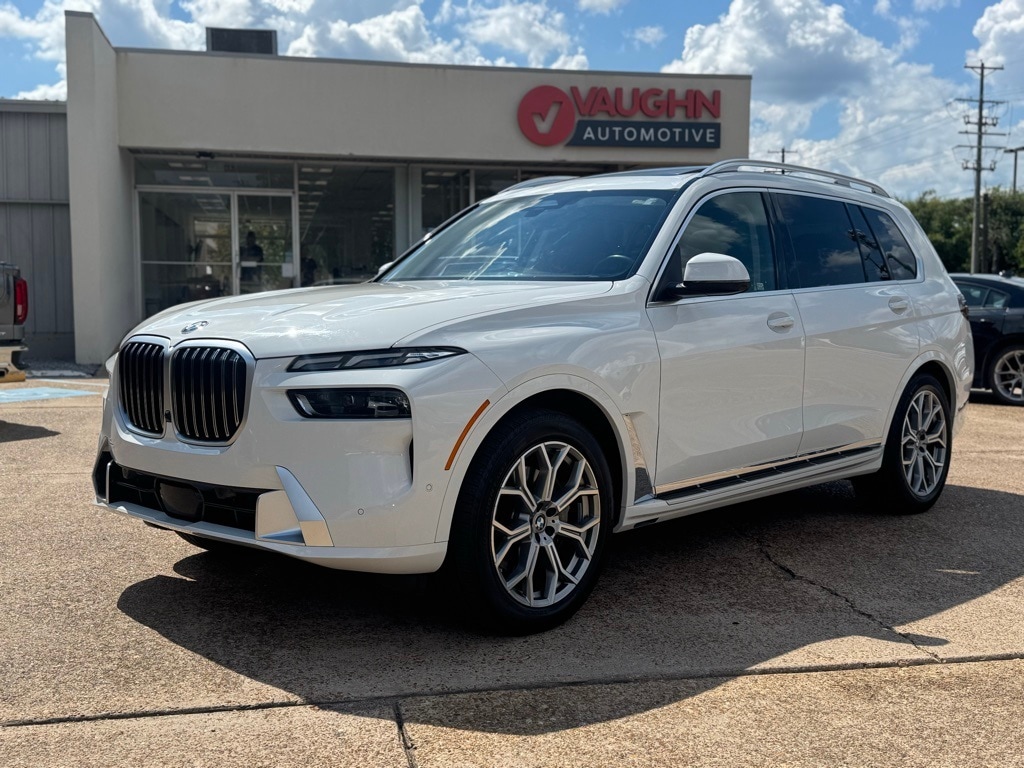 2025 BMW X7 40i's photo