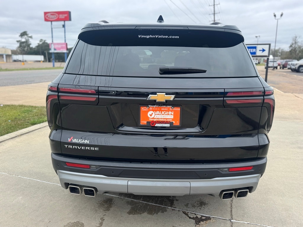 Used 2025 Chevrolet Traverse LT SUV