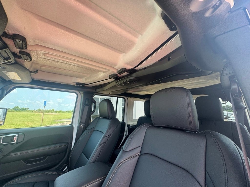 2025 Jeep Wrangler 4-Door Sahara - Photo 11