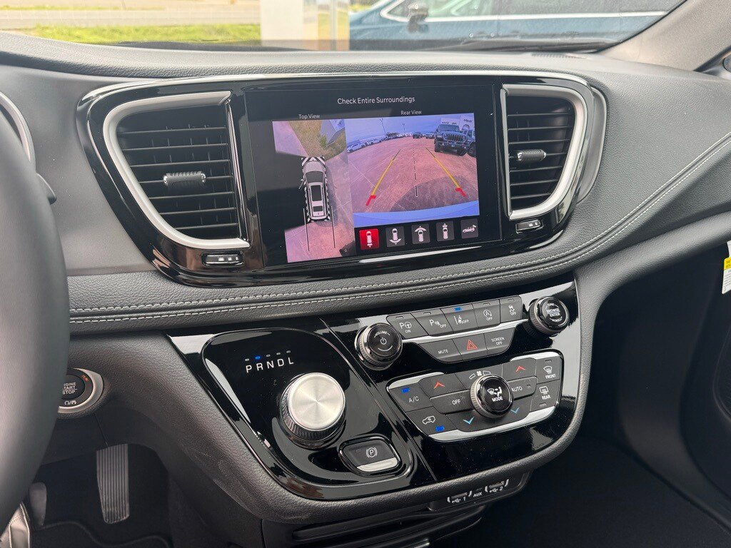 2025 Chrysler Pacifica Select - Photo 16